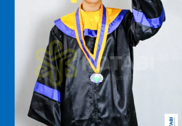jual-toga-wisuda-murah-jakarta-819x1024