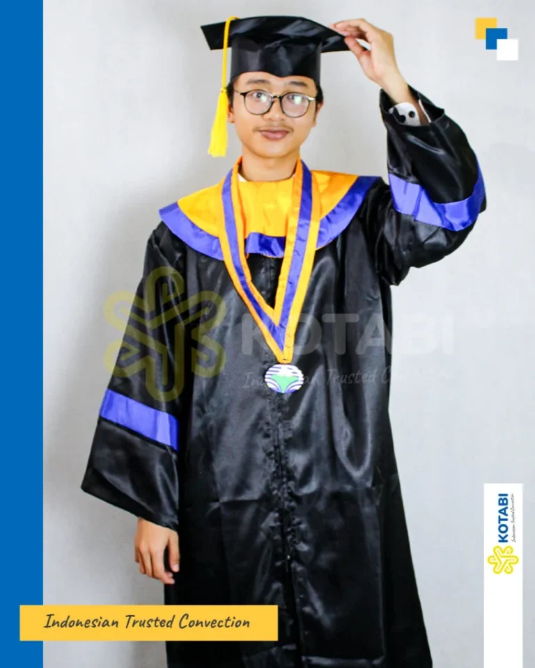 jual-toga-wisuda-murah-jakarta-819x1024